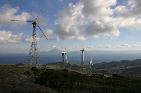 Turbiny wiatrowe w krajobrazie Hiszpanii
